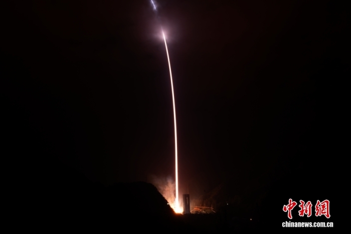 北京时间12月27日0时07分,我国在西昌卫星发射中心使用长征三号乙运载火箭,成功将风云四号03星发射升空,卫星顺利进入预定轨道,发射任务获得圆满成功。此次任务是长征系列运载火箭的第621次飞行。杨熙 摄 北京时间12月27日0时07分,我国在西昌卫星发射中心使用长征三号乙运载火箭,成功将风云四号03星发射升空,卫星顺利进入预定轨道,发射任务获得圆满成功。此次任务是长征系列运载火箭的第621次飞行。杨熙 摄